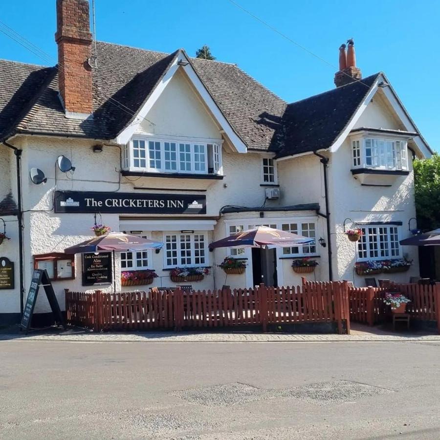 The Cricketers Inn Martyr Worthy Bagian luar foto