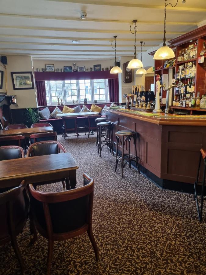 The Cricketers Inn Martyr Worthy Bagian luar foto